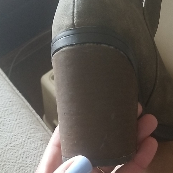 Barely worn heeled boots - Picture 8 of 8